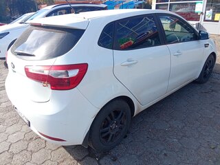 2013 Kia Rio 5-speed III, белый, 715000 рублей, вид 3