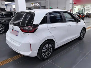 2023 Honda Fit Crosstar IV Рестайлинг, белый, 1150077 рублей, вид 4