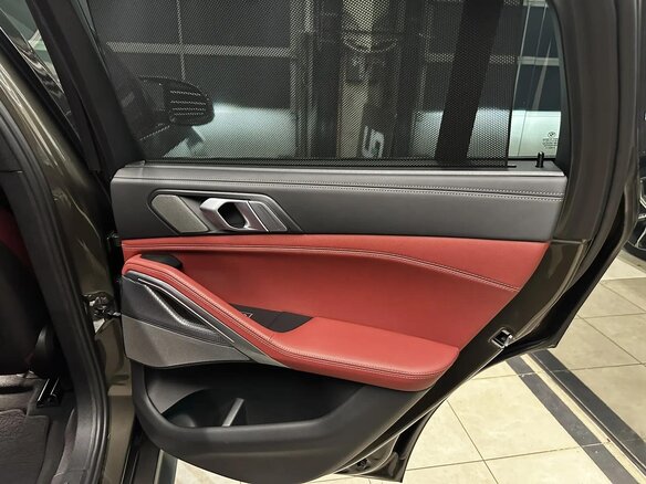 2020 BMW X6 40i III (G06), коричневый, 8190000 рублей - вид 25