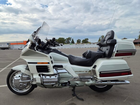 1999 Honda GL 1500 Gold Wing, белый, 880000 рублей