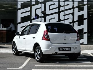 2012 Renault Sandero I, белый, 689000 рублей, вид 2