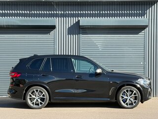 2020 BMW X5 M50d IV (G05/G18), чёрный, 6990000 рублей, вид 5