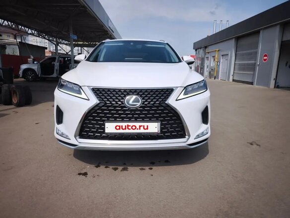 2020 Lexus RX 300 IV Рестайлинг, белый, 4275000 рублей - вид 1