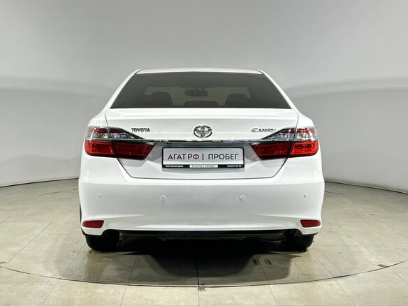 2016 Toyota Camry VII (XV50) Рестайлинг, белый - вид 7