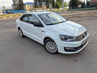 2017 Volkswagen Polo V Рестайлинг, белый, 810000 рублей, вид 1