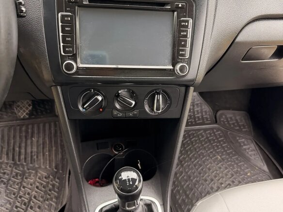 2012 Volkswagen Polo V, серебристый - вид 13