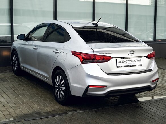 2018 Hyundai Solaris II, серебристый, 1105000 рублей - вид 2