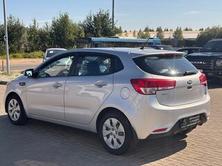 2015 Kia Rio III Рестайлинг, серебристый, 825000 рублей, вид 5
