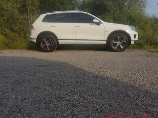 2015 Volkswagen Touareg II Рестайлинг, белый, 2400000 рублей, вид 4
