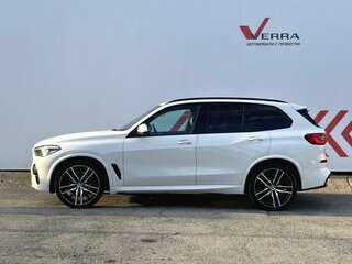 2019 BMW X5 40i IV (G05/G18), белый, 5350000 рублей, вид 2