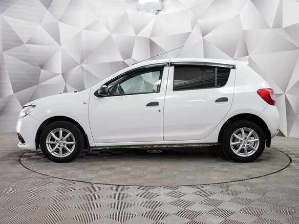 2015 Renault Sandero II, белый, 595000 рублей - вид 1