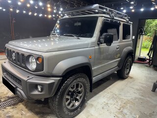 2023 Suzuki Jimny Sierra IV, серый, 2765000 рублей, вид 1