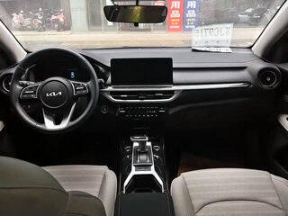 2023 Kia K3 II (China Market) Рестайлинг, белый, 1566100 рублей, вид 5
