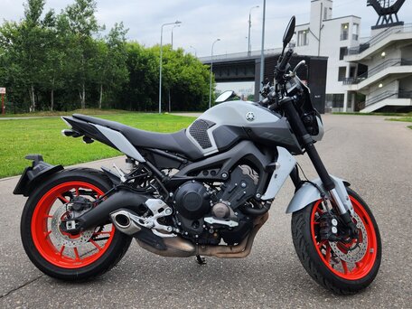 2019 Yamaha MT-09 (FZ-09), серый, 950000 рублей, вид 2