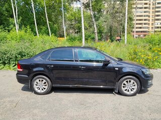 2015 Volkswagen Polo V Рестайлинг, чёрный, 880000 рублей, вид 4