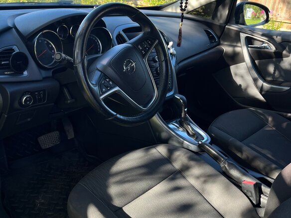2012 Opel Astra GTC J Рестайлинг, чёрный, 700000 рублей - вид 8