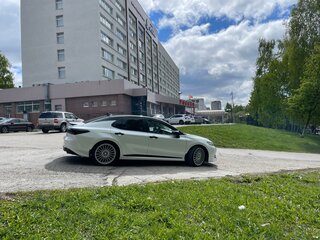 2019 Toyota Camry VIII (XV70), белый, 2495000 рублей, вид 3