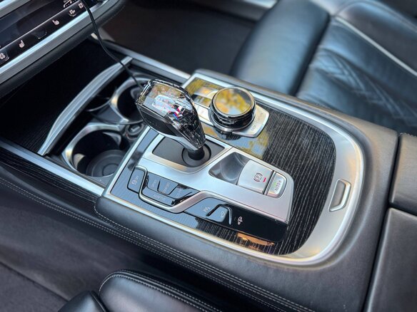 2018 BMW 7 серии 740d xDrive VI (G11/G12), чёрный, 3700000 рублей - вид 21