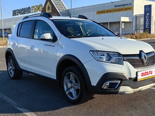 2021 Renault Sandero Stepway II Рестайлинг, белый, 1400000 рублей, вид 3