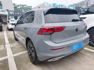2022 Volkswagen Golf VIII, серый, 1685000 рублей, вид 5
