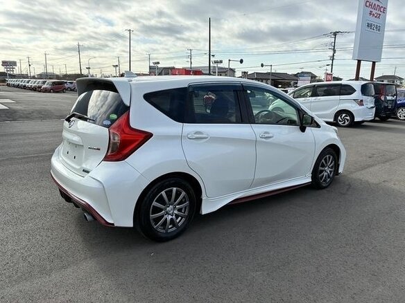 2018 Nissan Note Nismo II Рестайлинг, белый, 750333 рублей - вид 3