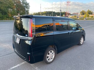 2017 Toyota Noah III (R80) Рестайлинг, чёрный, 1930000 рублей, вид 4