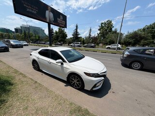 2021 Toyota Camry US Market VIII (XV70) Рестайлинг, белый, 2799999 рублей, вид 3