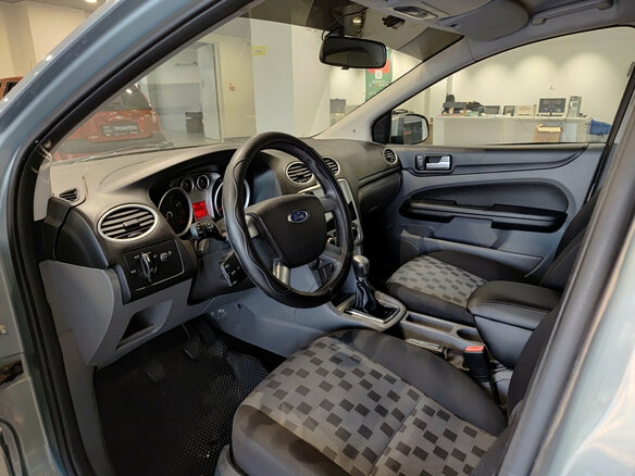 2009 Ford Focus II Рестайлинг, серый - вид 15