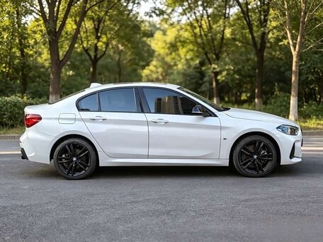 2023 BMW 1 серии 120i III (F52) Рестайлинг, белый, 2170000 рублей, вид 2
