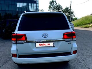 2020 Toyota Land Cruiser 200 Series Рестайлинг 2, белый, 10000000 рублей, вид 5