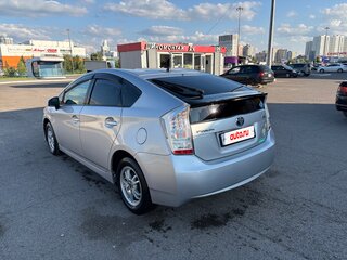 2010 Toyota Prius III (XW30), серебристый, 949000 рублей, вид 4