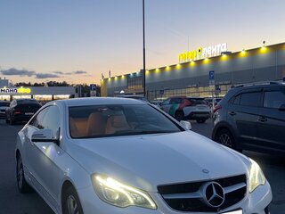 2013 Mercedes-Benz E-Класс 200 IV (W212, S212, C207) Рестайлинг, белый, 1920000 рублей, вид 2