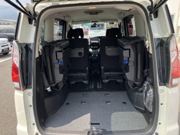 2021 Nissan Serena S-Hybrid V (C27) Рестайлинг, белый - вид 19