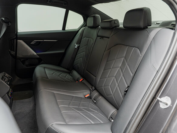 2023 BMW 5 серии 520d xDrive VIII (G60/G61/G68), серый, 7800000 рублей - вид 24