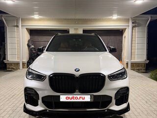 2019 BMW X5 50i IV (G05/G18), белый, 5800000 рублей, вид 1