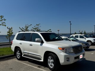 2013 Toyota Land Cruiser 200 Series Рестайлинг 1, белый, 3700000 рублей, вид 2