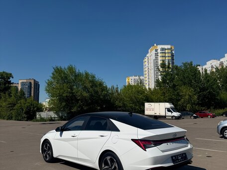 2023 Hyundai Elantra VII (CN7), белый, 1400000 рублей, вид 3