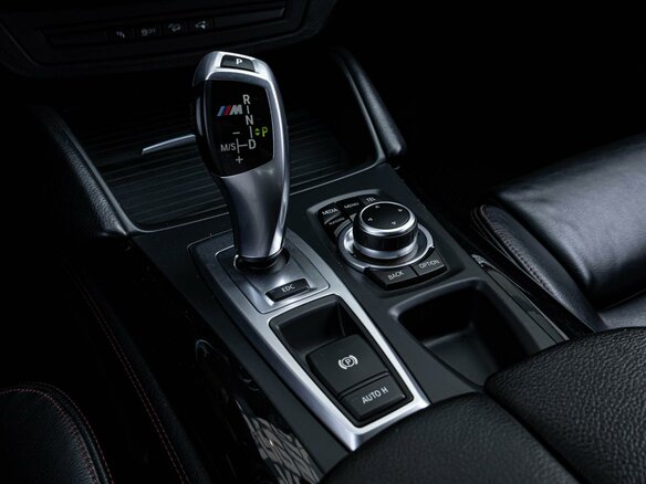 2014 BMW X6 M I (E71) Рестайлинг, белый, 3200000 рублей - вид 12