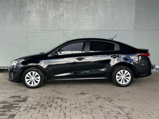2021 Kia Rio IV Рестайлинг, чёрный, 1665000 рублей, вид 5