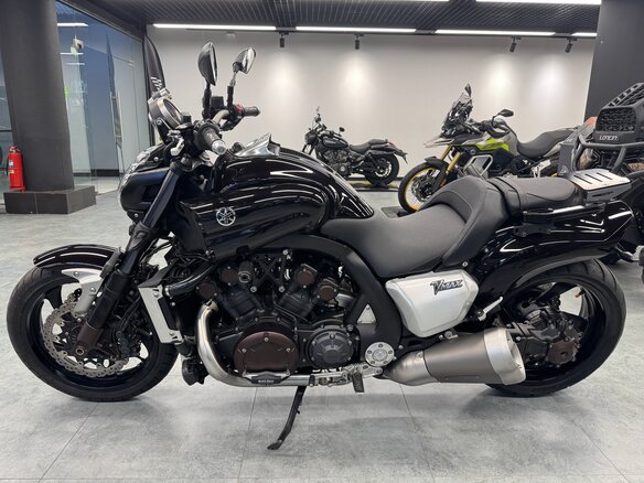 2011 Yamaha VMAX 1700, чёрный, 1450000 рублей - вид 1
