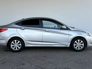 2012 Hyundai Solaris I, серебристый, 610000 рублей, вид 4