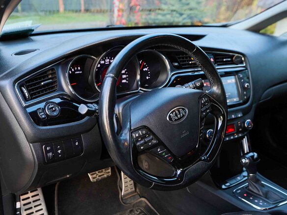 2018 Kia Ceed II Рестайлинг, коричневый, 1500000 рублей - вид 11