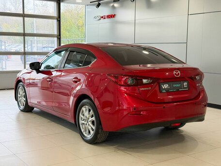2018 Mazda 3 III (BM) Рестайлинг, красный, 1657000 рублей, вид 4