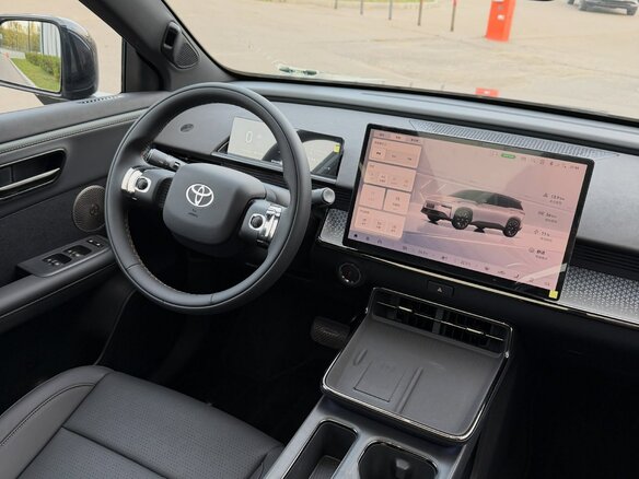 2026 Toyota bZ3X 58.3 kWh, серый, 2910000 рублей - вид 7