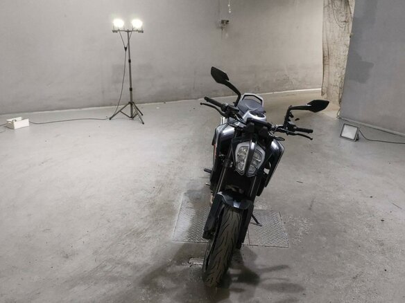 2018 KTM 790 Duke, серый, 677000 рублей - вид 2