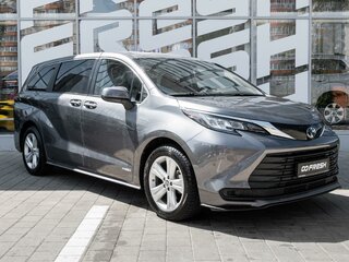 Toyota Sienna IV