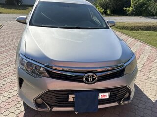 2015 Toyota Camry VII (XV50) Рестайлинг, серебристый, 1549000 рублей, вид 1