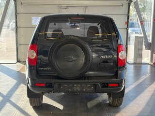 2011 Chevrolet Niva I Рестайлинг, чёрный, 419000 рублей, вид 4