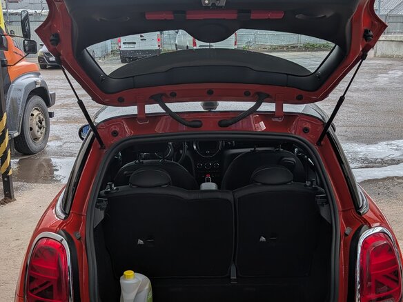 2021 Mini Hatch Cooper III (F55/F56) Рестайлинг, оранжевый - вид 8