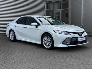 2018 Toyota Camry VIII (XV70), белый, 2825000 рублей, вид 3